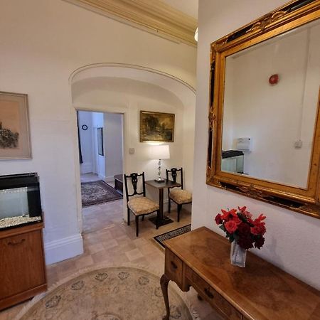 Large Flat Next To Port, Cliffs, Beach With Parking Dover Buitenkant foto