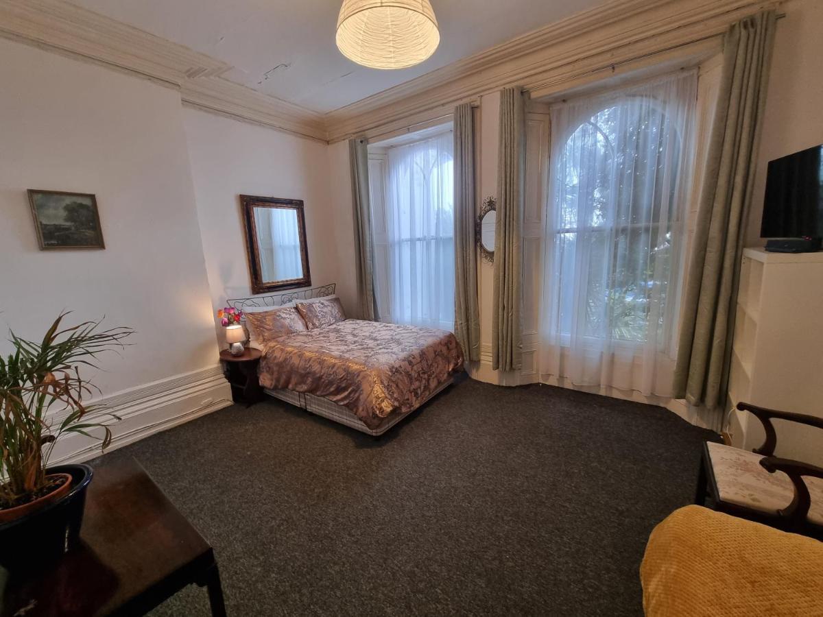 Large Flat Next To Port, Cliffs, Beach With Parking Dover Buitenkant foto