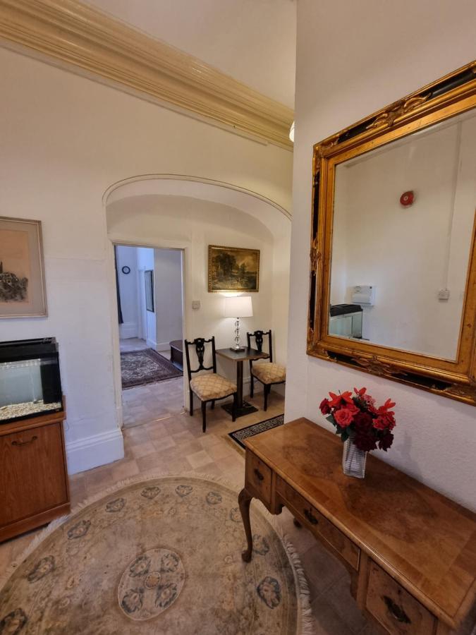Large Flat Next To Port, Cliffs, Beach With Parking Dover Buitenkant foto